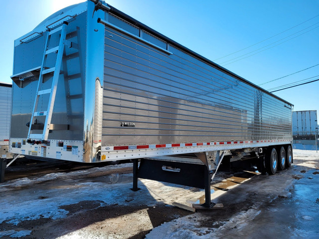2025 Wilson Tri axle grain 42 foot in Farming Equipment in Saskatoon - Image 3