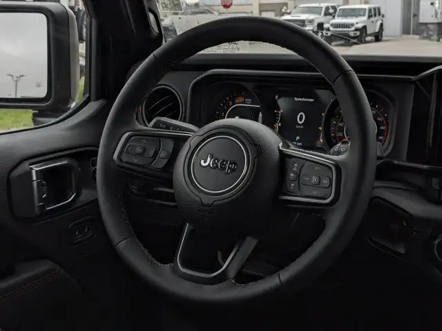 2025 Jeep Wrangler Rubicon X - Off Road Camera - Trailer Tow dans Autos et camions dans Calgary - Image 16