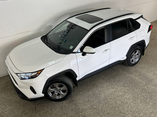 2022 Toyota RAV4 Hybrid XLE XLE/HYBRID/AWD/ROOF/54KM! in Cars & Trucks in Belleville - Image 2