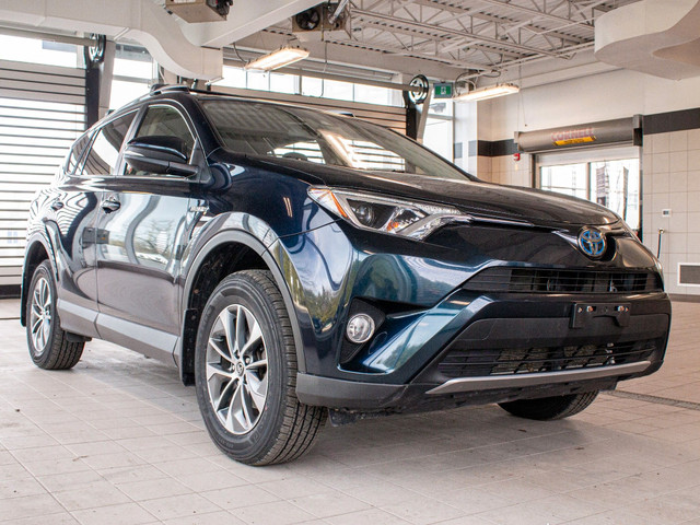 2018 Toyota RAV4 Hybrid XLE dans Autos et camions  à Kingston - Image 3