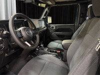 QUICK ORDER PACKAGE 24W WILLYS, BLACK 3-PIECE FREEDOM HARDTOP, CONVENIENCE GROUP, TECHNOLOGY GROUP,... (image 8)