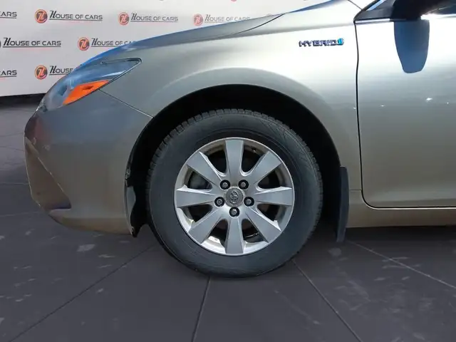 2015 Toyota Camry Hybrid 4dr Sdn LE in Cars & Trucks in Lethbridge - Image 12