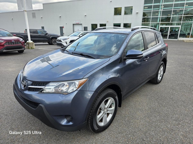 Toyota RAV4 LE 2013 AWD - A VENDRE PRES DE QUEBEC - in Cars & Trucks in Québec City