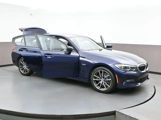 2022 BMW 3 Series 330e x-DRIVE PREMIUM ESSENTIAL PACKAGE, MOONRO dans Autos et camions dans Ville d’Halifax - Image 45