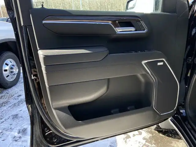 2025 Chevrolet Silverado 1500 LT Trail Boss in Cars & Trucks in Calgary - Image 10