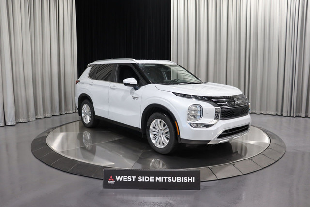 2025 Mitsubishi Outlander PHEV SE in Cars & Trucks in Edmonton