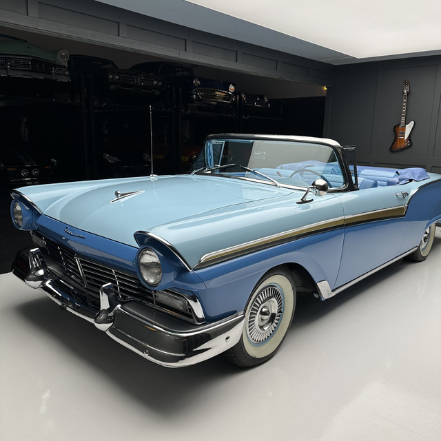 1957 Ford Fairlane in Classic Cars in Guelph - Image 2