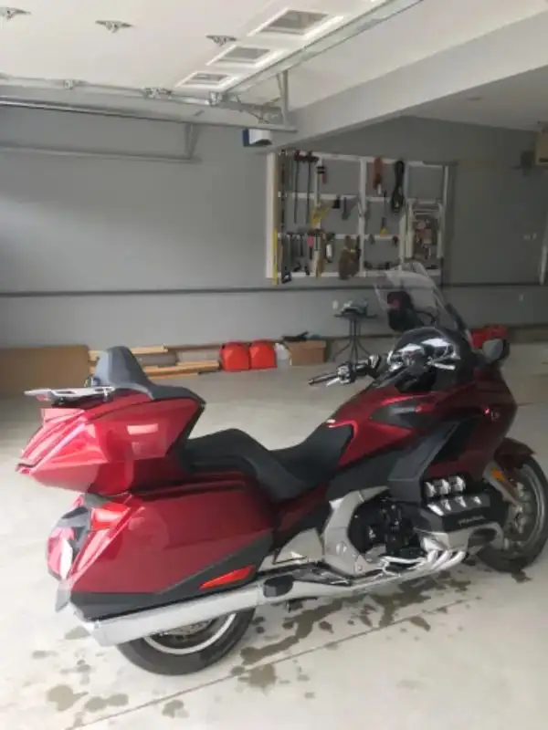 2018 HONDA GOLDWING TOUR GL1800 (FINANCING AVAILABLE) in Street, Cruisers & Choppers in Kelowna - Image 4