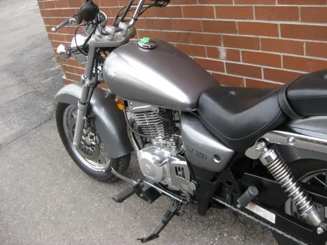 2010 Suzuki GZ250 Marauder in Street, Cruisers & Choppers in City of Toronto - Image 11