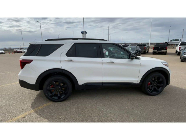  2024 Ford Explorer ST HIGH 401A 4WD + MOONROOF in Cars & Trucks in Medicine Hat - Image 2