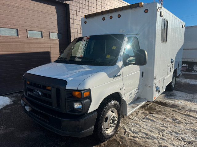 2009 Ford E-350 Service/Utility Work Van in Cars & Trucks in Calgary - Image 2