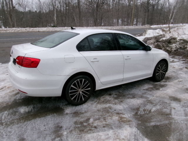 2013 Volkswagen Jetta Sedan Highline in Cars & Trucks in Muskoka - Image 4