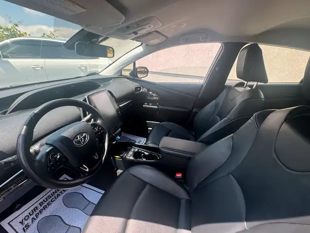 2020 Toyota Prius Prime XLE dans Autos et camions dans Ottawa - Image 8