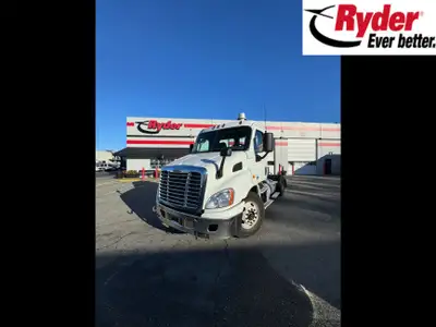 Ryder Stock ID: 835614 Transmission Type/Speed: Auto 13 Engine: DIESEL DD13 GHG'17 450/1625 Horse Po...