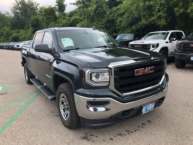 4x4 5.3 V8 2017 GMC Sierra 1500 W/T in Cars & Trucks in London - Image 3