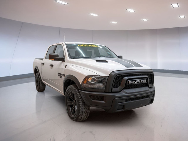 Ram 1500 Classic WARLOCK CREW 4X4 V8 *CARPLAY* GR LUXE HOOD SPOR dans Autos et camions  à Laurentides - Image 3