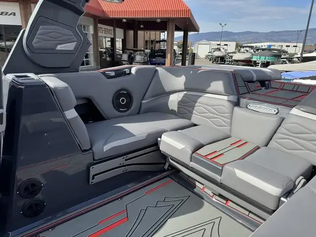 2025 Supra SV 450 in Powerboats & Motorboats in Saskatoon - Image 20