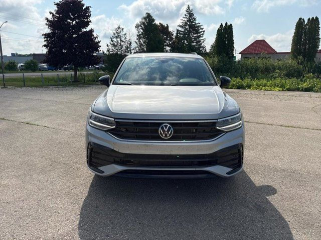 2022 Volkswagen Tiguan Comfortline R-Line Black Edition in Cars & Trucks in Guelph - Image 2