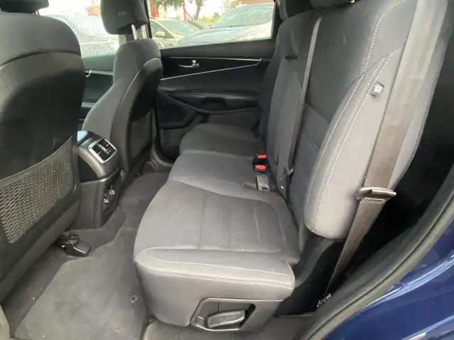 2017 Kia Sorento AWD 7 Passengers back up camera- Priced to Sell in Cars & Trucks in Edmonton - Image 7
