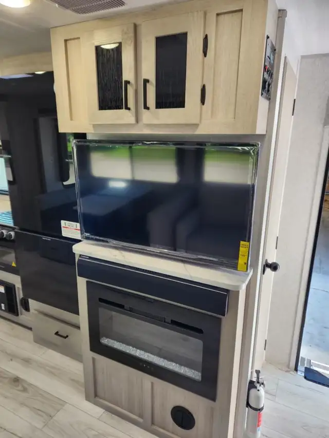  2025 East to West Alta 2600 King Bed Rear Bath in Travel Trailers & Campers in Mississauga / Peel Region - Image 11