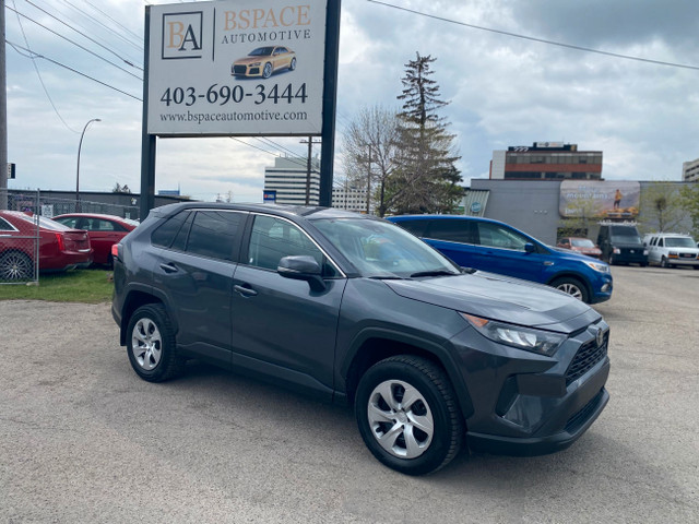2022 Toyota RAV4 LE AWD in Cars & Trucks in Calgary - Image 2