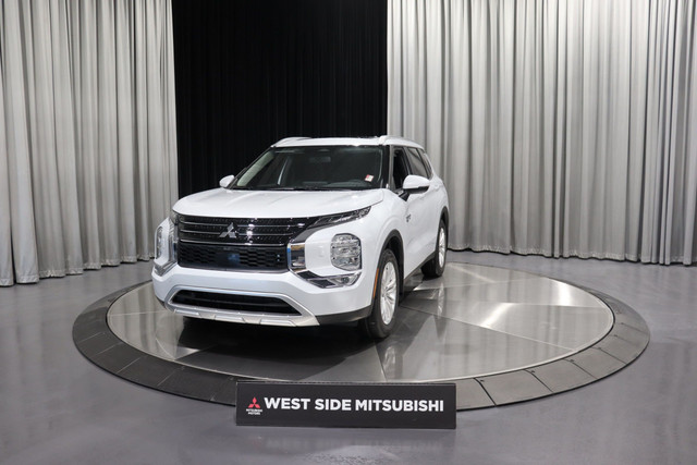 2025 Mitsubishi Outlander PHEV SE in Cars & Trucks in Edmonton - Image 2
