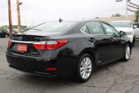 Drive the Lexus ES 300h Premium Where sophistication meets performance, The Lexus ES Hybrid Premium... (image 6)