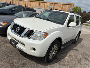 2009 Nissan Pathfinder LE