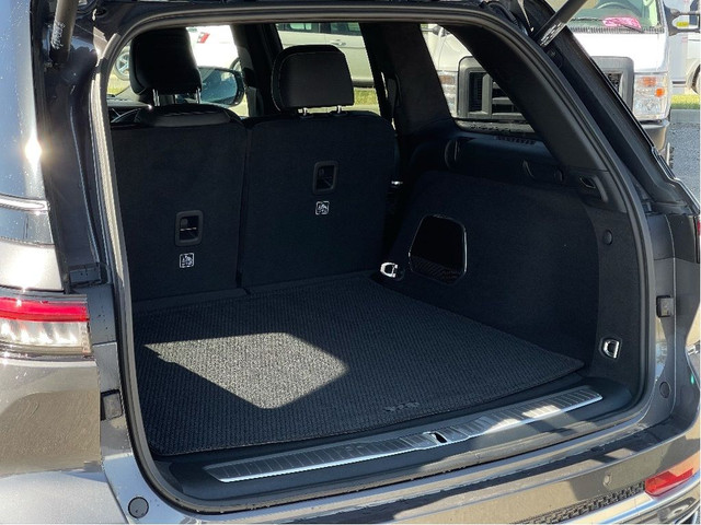 2025 Jeep Grand Cherokee Summit Reserve in Cars & Trucks in Calgary - Image 4