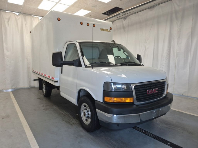 2023 GMC Savana G3500 - 14Ft Box - Single Rear Wheel - V6 Gasoli in Cars & Trucks in City of Toronto - Image 2