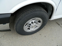 2023 CHEVROLET EXPRESS 12FT CUBE VAN 3500 (1 TON) Single wheel .4.3L engine automatic transmission,... (image 5)