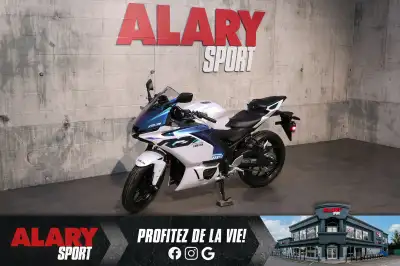 Cette MOTOCYCLETTE YAMAHA YZF-R3 2025 est disponible DÈS MAINTENANT! Contactez-nous au 450-420-2707....