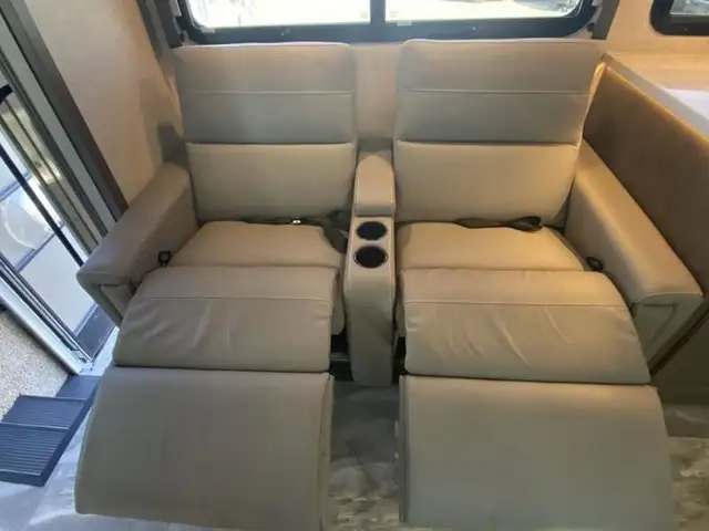 2023 Thor Motor Coach Windsport 34R in RVs & Motorhomes in Abbotsford - Image 29