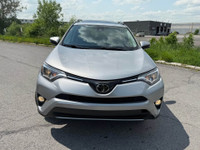 XLE / ALL WHEEL DRIVE! SUPER CLEAN SUV HELLO OTTAWAAAAA! WE FINANCE EVERYONE! No hidden fees—just ta... (image 1)
