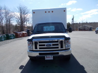 2019 Ford E450 Cube Van 6,2, V8, gas, auto, air, radio 16 ft freight box, roll up door Loading ramp,... (image 3)