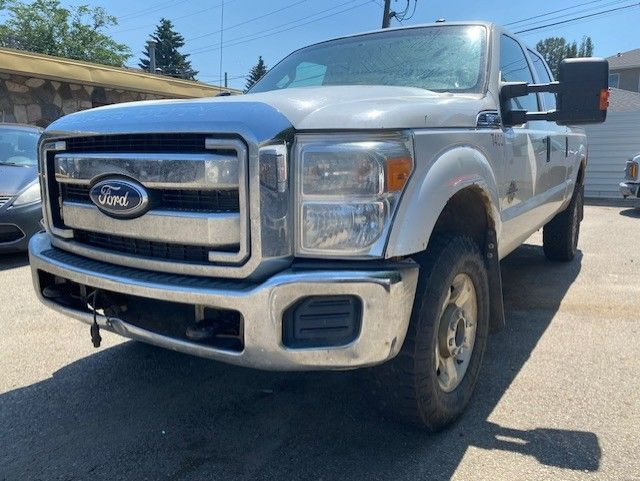 2011 Ford F-350 Super Duty XLT in Cars & Trucks in Edmonton - Image 2
