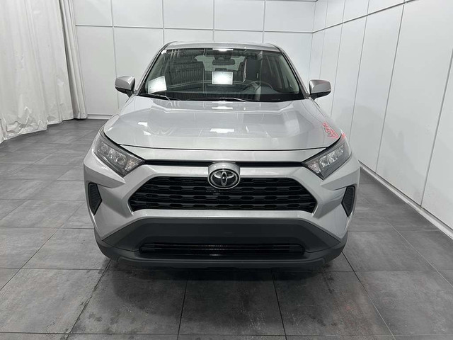 2022 Toyota RAV4 LE - SIEGES CHAUFFANTS - BLUETOOTH in Cars & Trucks in Québec City - Image 2