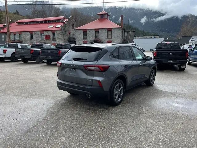 2025 Ford Escape ST-Line Choose 0% or $3000 Cash Savings. AWD, 162940369012609122