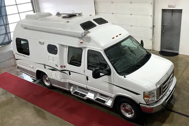 2010 Pleasure-Way Excel TS – Pre-Owned Class B Motorhome. in RVs & Motorhomes in Red Deer - Image 8
