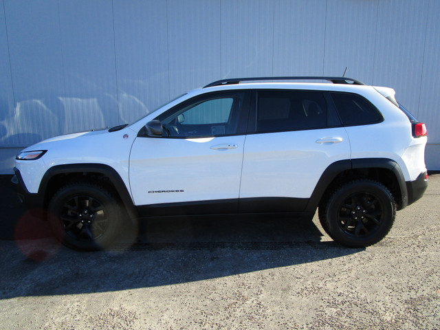 2017 Jeep Cherokee Trailhawk  in Cars & Trucks in Calgary - Image 2