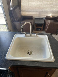 2015 Bullet 285 -Perfect couples trailer with extra sleeping for when you have guests staying over.... (image 8)
