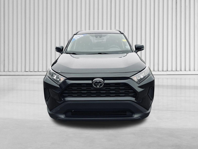2019 Toyota RAV4 LE in Cars & Trucks in Annapolis Valley - Image 2
