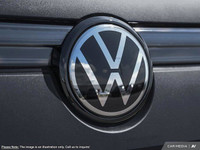 This Volkswagen Tiguan boasts a Intercooled Turbo Regular Unleaded I-4 2.0 L/121 engine powering thi... (image 7)