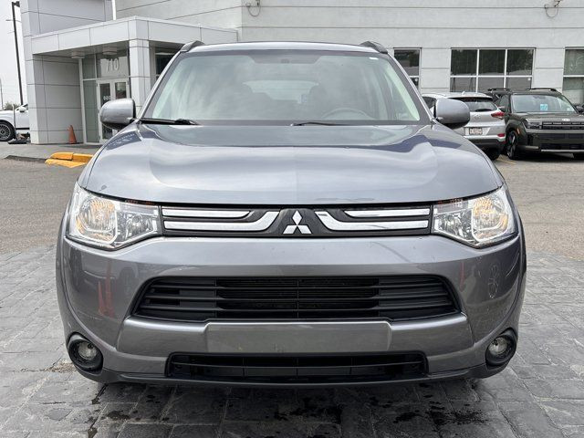 2014 Mitsubishi Outlander ES in Cars & Trucks in Calgary - Image 2