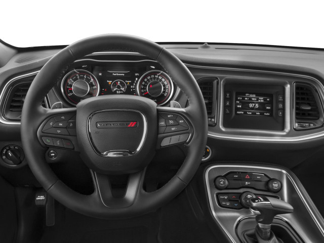 2015 Dodge Challenger in Cars & Trucks in Chatham-Kent - Image 4
