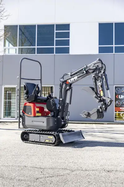 UHI Machinery introduces its most versatile Mini Excavator for your all around needs! UME10 is kitte...