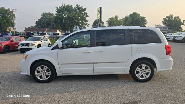 2016 Dodge Grand Caravan Crew in Cars & Trucks in London - Image 2