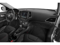 Engine: Regular Unleaded V-6 3.2 L/198 (image 9)