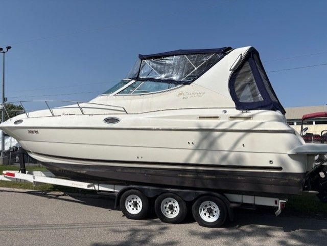2003 Cruisers Yachts 3075 EXPRESS in Powerboats & Motorboats in Chatham-Kent