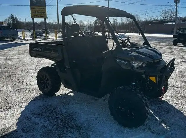 2025 CANAM DEFENDER XT HD10 BLACK!! FINANCE @ 125 B/W! in ATVs in Strathcona County - Image 4